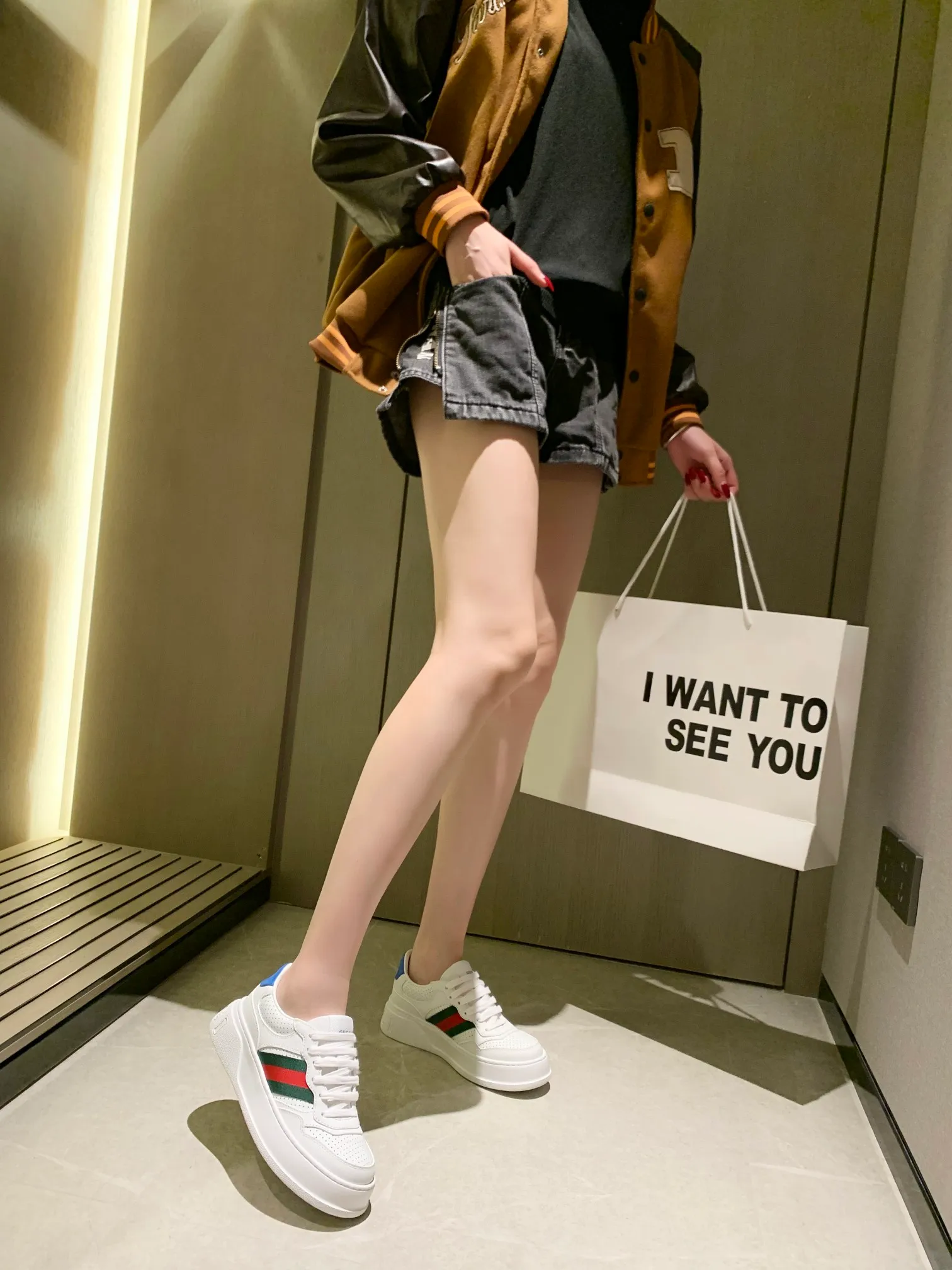👟👟Ex-factory price 560👟👟 Men's size +10 Gucci2022 spring and summer new casual sports white shoes, purchasing version of the original version with a one-to-one molded IP light material sole! Upper calfskin, lining calfskin, foot pads calfskin. Complete purchasing version. Code number: female 35-40#, male 39-44# (45 customized)